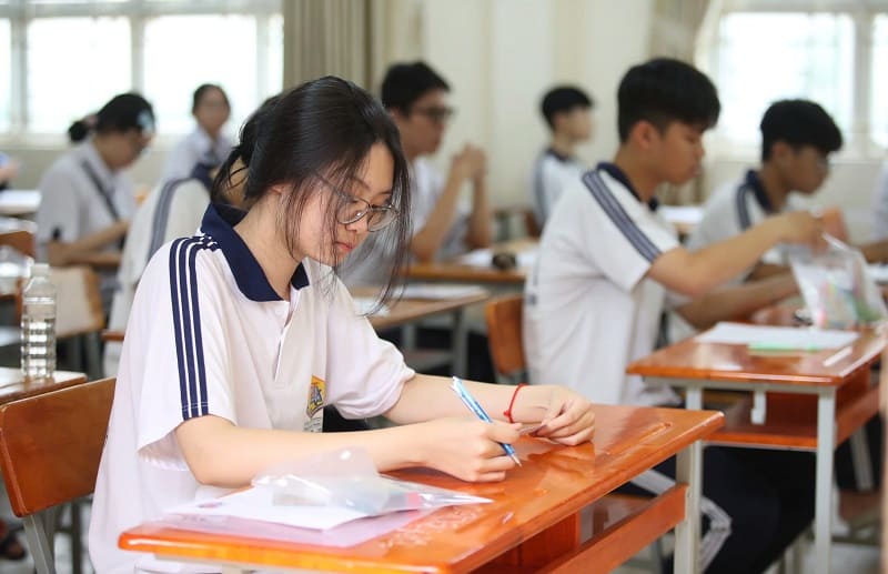 Học sinh đổ xô chọn Văn, Sử, Địa, bỏ bê Lý, Hóa, Sinh: Không hẳn thảm họa vì người chọn thi KHTN thực sự có năng lực, “ít mà tinh”?- Ảnh 1.