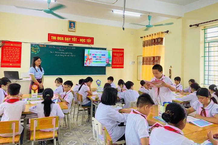 Trường học có bị sáp nhập sau khi bỏ cấp huyện?- Ảnh 1.