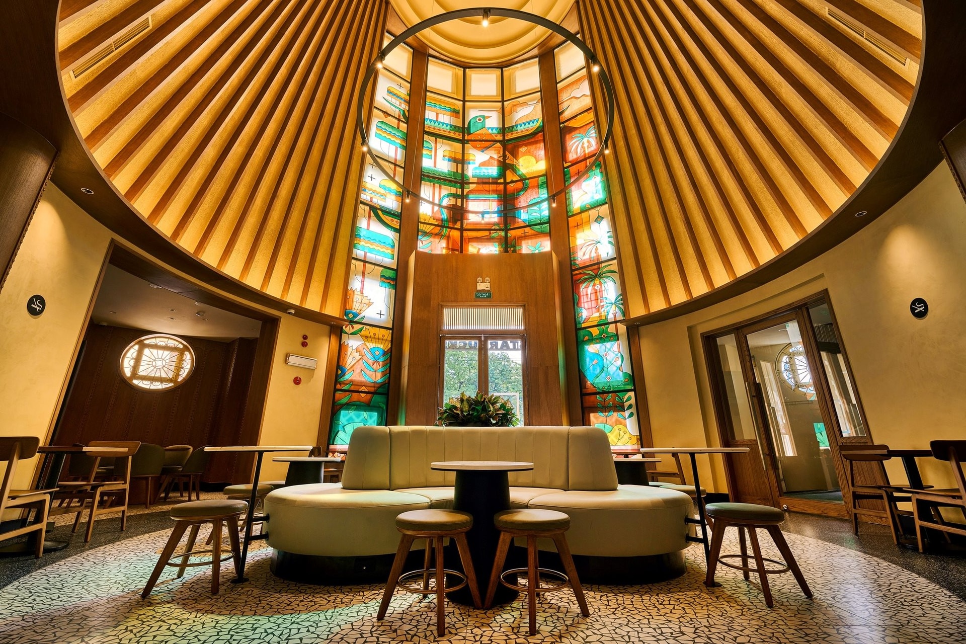 Chuyên gia F&B giải mã lý do Starbucks chọn đặt cửa hàng mới ở vị trí "kim cương", 2 mặt tiền Bờ Hồ- Ảnh 2.