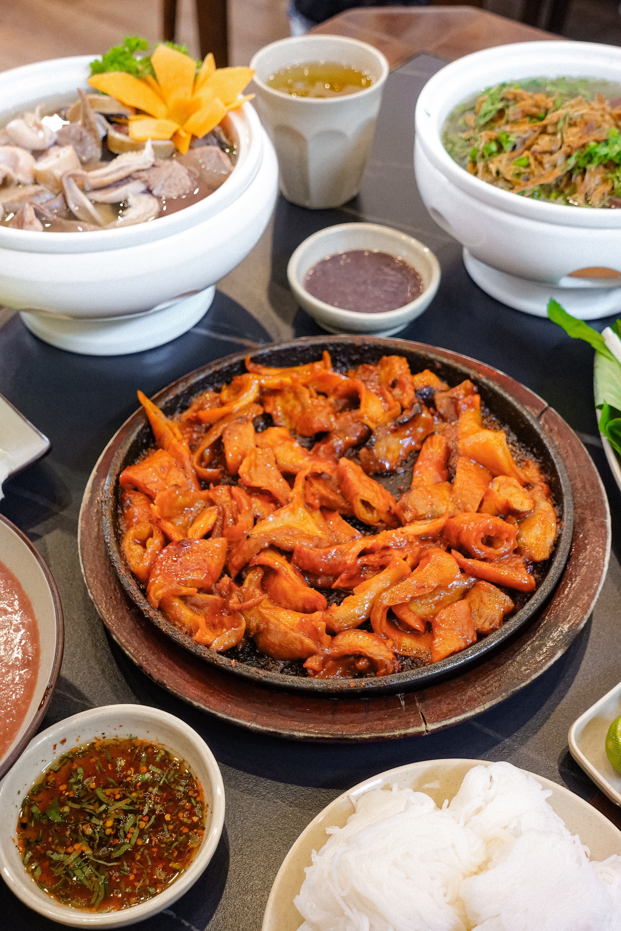 Đi ăn thử Lòng Chát sau drama: Không có lòng se điếu, liệu các món có ngon và giá có 