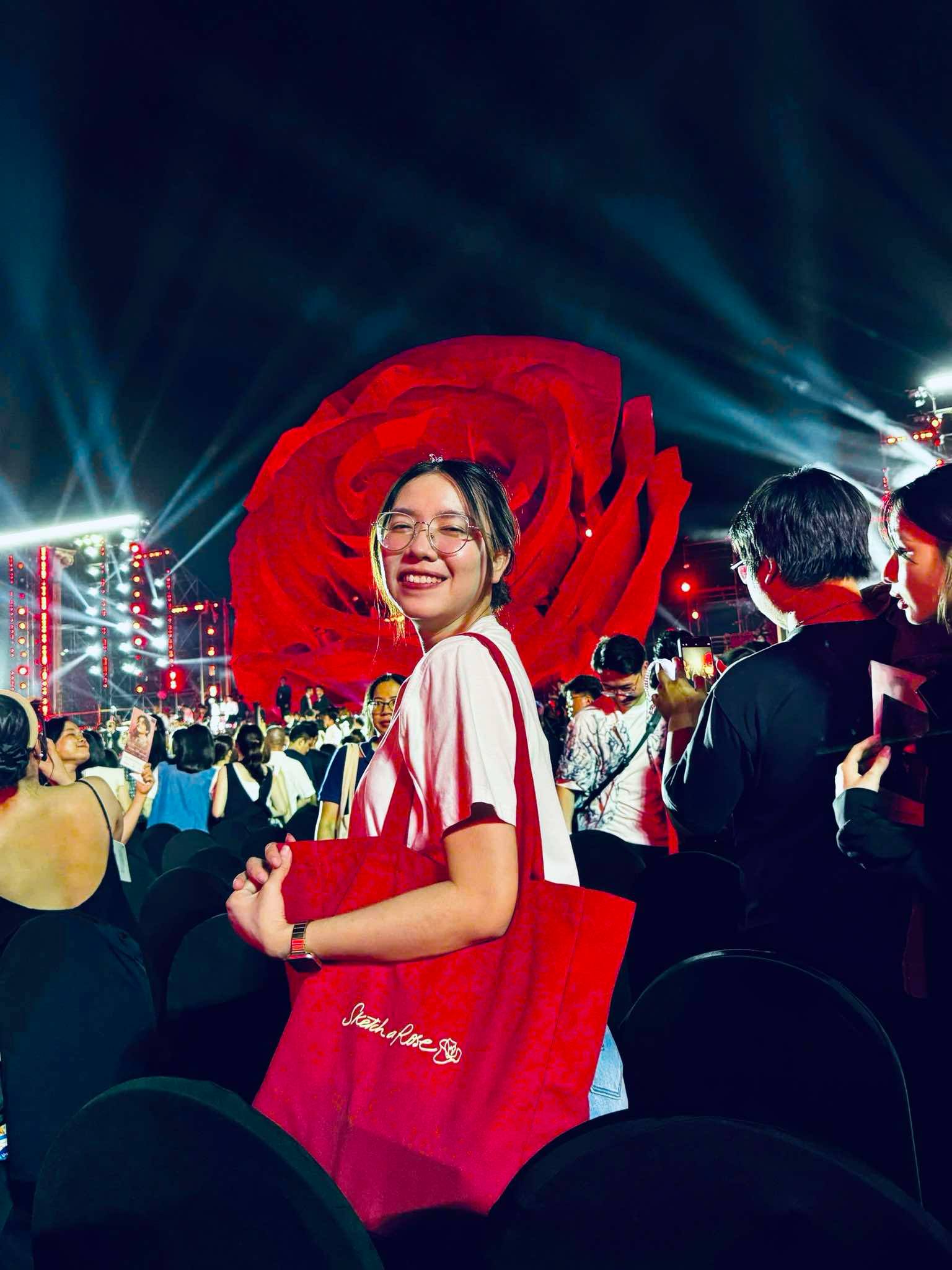 "Mình giấu gia đình đến phút chót": Cô gái được cả nước tìm info trong sự kiện 30/4 lần đầu lên tiếng- Ảnh 5.