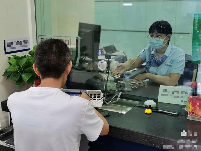 Nhận được 132 triệu đồng tiền chuyển khoản nhầm, người đàn ông khẳng định: Tài khoản đã bị khoá, không có trách nhiệm trả lại tiền?- Ảnh 1.