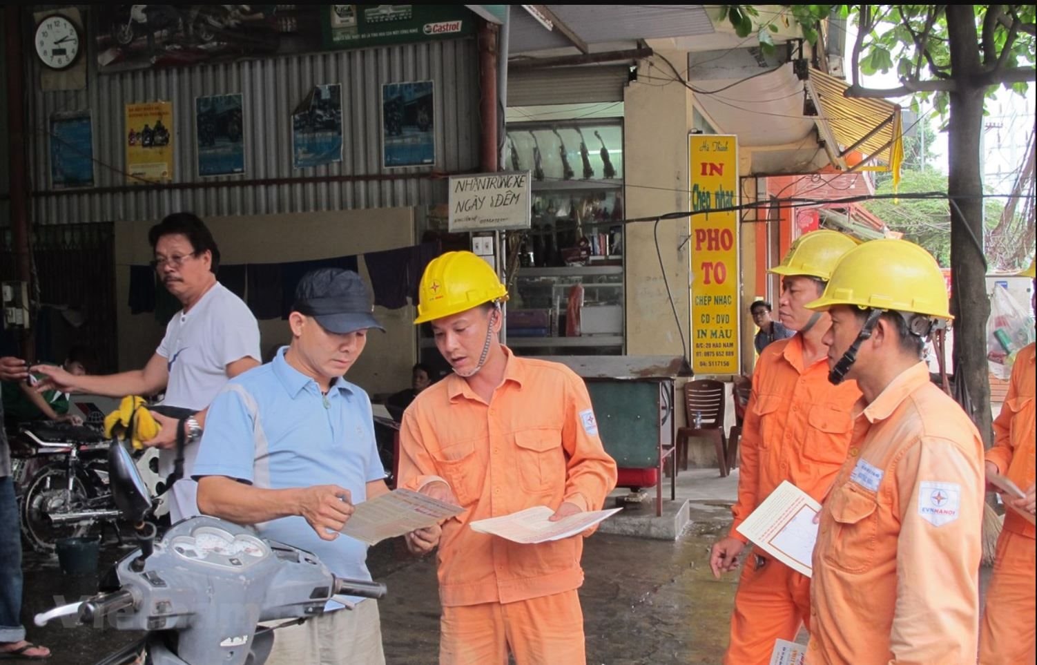 EVN lý giải gì về việc giá điện tăng 4,8% lên hơn 2.200 đồng một kWh?- Ảnh 1. EVN lý giải gì về việc giá điện tăng 4,8% lên hơn 2.200 đồng một kWh?- Ảnh 1.