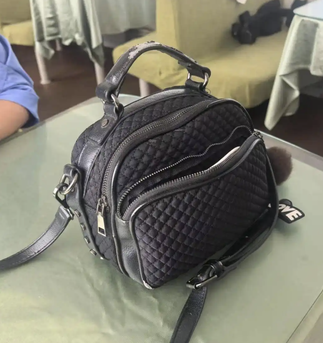 Phát hiện túi đen chứa 5 chỉ vàng cùng nhiều trang sức, đá quý bị bỏ quên trên tàu- Ảnh 1.