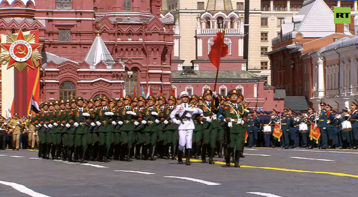 Tổng Bí thư Tô Lâm chào đoàn quân Việt Nam từ lễ đài Quảng trường Đỏ- Ảnh 2.