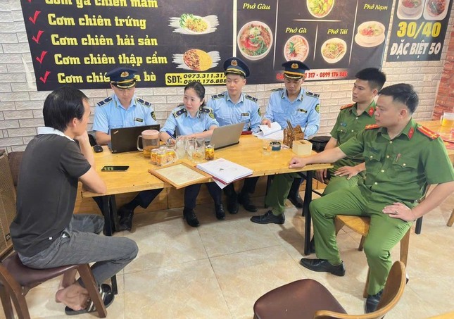 Phát hiện hàng trăm hộp sữa bột trẻ em nhập lậu- Ảnh 2.