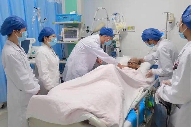 Người đàn ông đột tử khi đang tập thể dục buổi sáng, bác sĩ cảnh báo: Dậy sớm tập thể dục đừng mắc phải 3 sai lầm này- Ảnh 1.