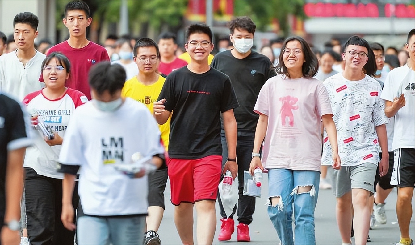Thủ khoa đại học, Tiến sĩ danh giá kiếm hơn 40 tỷ đồng/năm TỰ VẪN vì bị đuổi việc