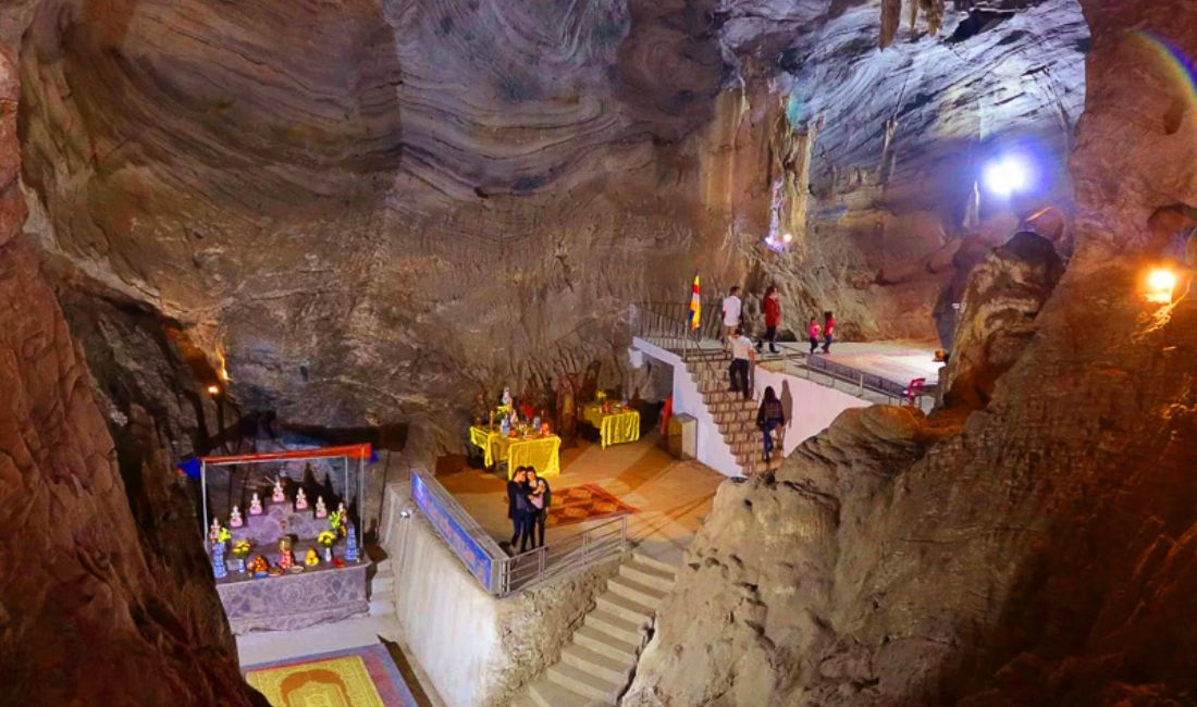 VTV24 đưa sư thầy bán hàng livestream đang nổi tiếng “lên sóng”- Ảnh 5.