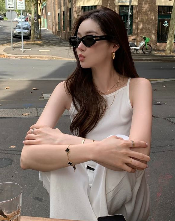 30 tuổi có thể chưa giàu nhưng không thể thiếu tiền mua máy rửa bát, chọn giờ bay đẹp, thuê giúp việc theo giờ- Ảnh 1.