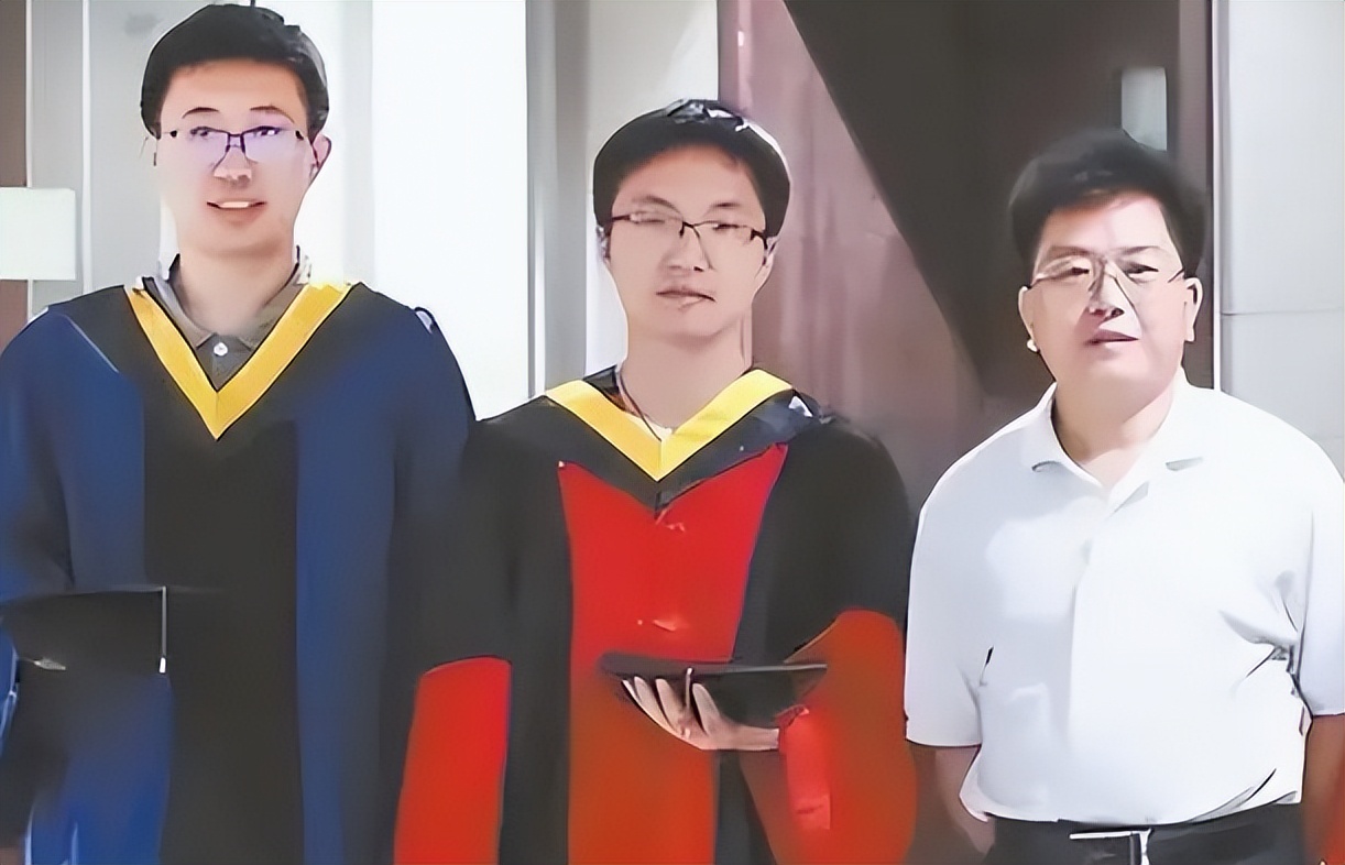 Thủ khoa đại học, Tiến sĩ danh giá kiếm hơn 40 tỷ đồng/năm TỰ VẪN vì bị đuổi việc
