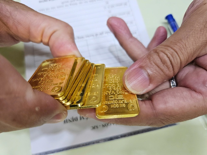 Giá vàng hôm nay 1-6: Người mua vàng miếng lỗ gần 5 triệu đồng, giá còn giảm tiếp?- Ảnh 1. Giá vàng hôm nay 1-6: Người mua vàng miếng lỗ gần 5 triệu đồng, giá còn giảm tiếp?- Ảnh 1.