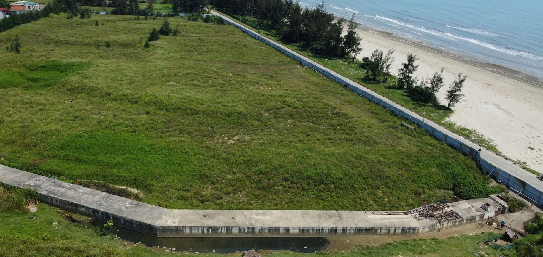 Dự án biệt thự nghĩ dưỡng hơn 240 tỉ đồng bên bờ biển sau 8 năm vẫn “án binh bất động” - Ảnh 12.