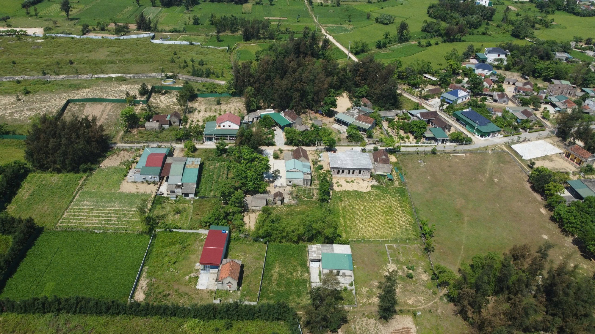 Dự án biệt thự nghĩ dưỡng hơn 240 tỉ đồng bên bờ biển sau 8 năm vẫn “án binh bất động” - Ảnh 11.