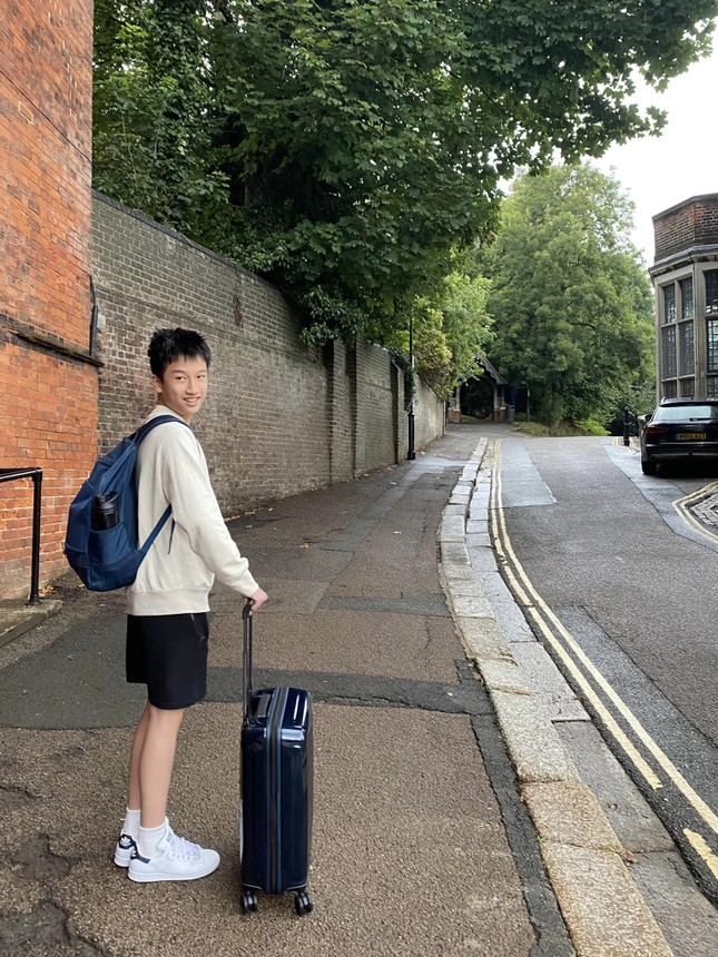 "Quý tử nhà giàu" chịu lội bùn, bắt vịt, rửa bát trong "Bố ơi, mình đi đâu thế?" nay thành "soái ca" sống tự lập ở trời Tây- Ảnh 14.