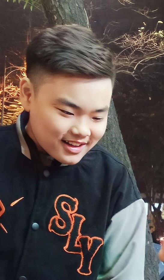 “Cây hài nhí” quốc dân Bi Béo cao lớn bất ngờ sau 10 năm, ca hát đóng kịch vẫn không hot bằng meme khai giảng!- Ảnh 8. “Cây hài nhí” quốc dân Bi Béo cao lớn bất ngờ sau 10 năm, ca hát đóng kịch vẫn không hot bằng meme khai giảng!- Ảnh 8.