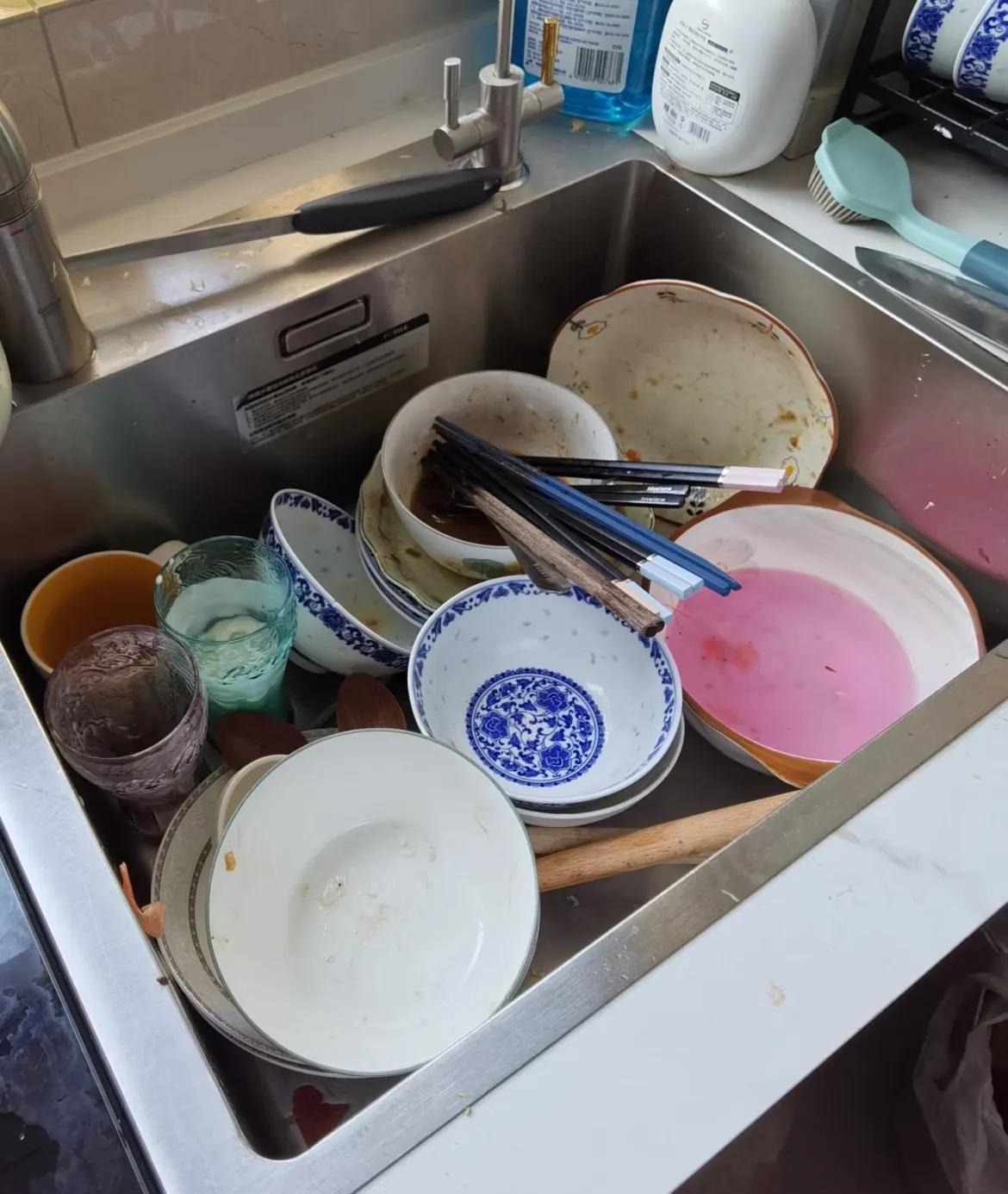 Nói với bố mẹ bạn: Đây là 5 thói quen rửa bát "cướp đi sức khỏe", đừng đi vào vết xe đổ này - Ảnh 1. Nói với bố mẹ bạn: Đây là 5 thói quen rửa bát "cướp đi sức khỏe", đừng đi vào vết xe đổ này - Ảnh 1.