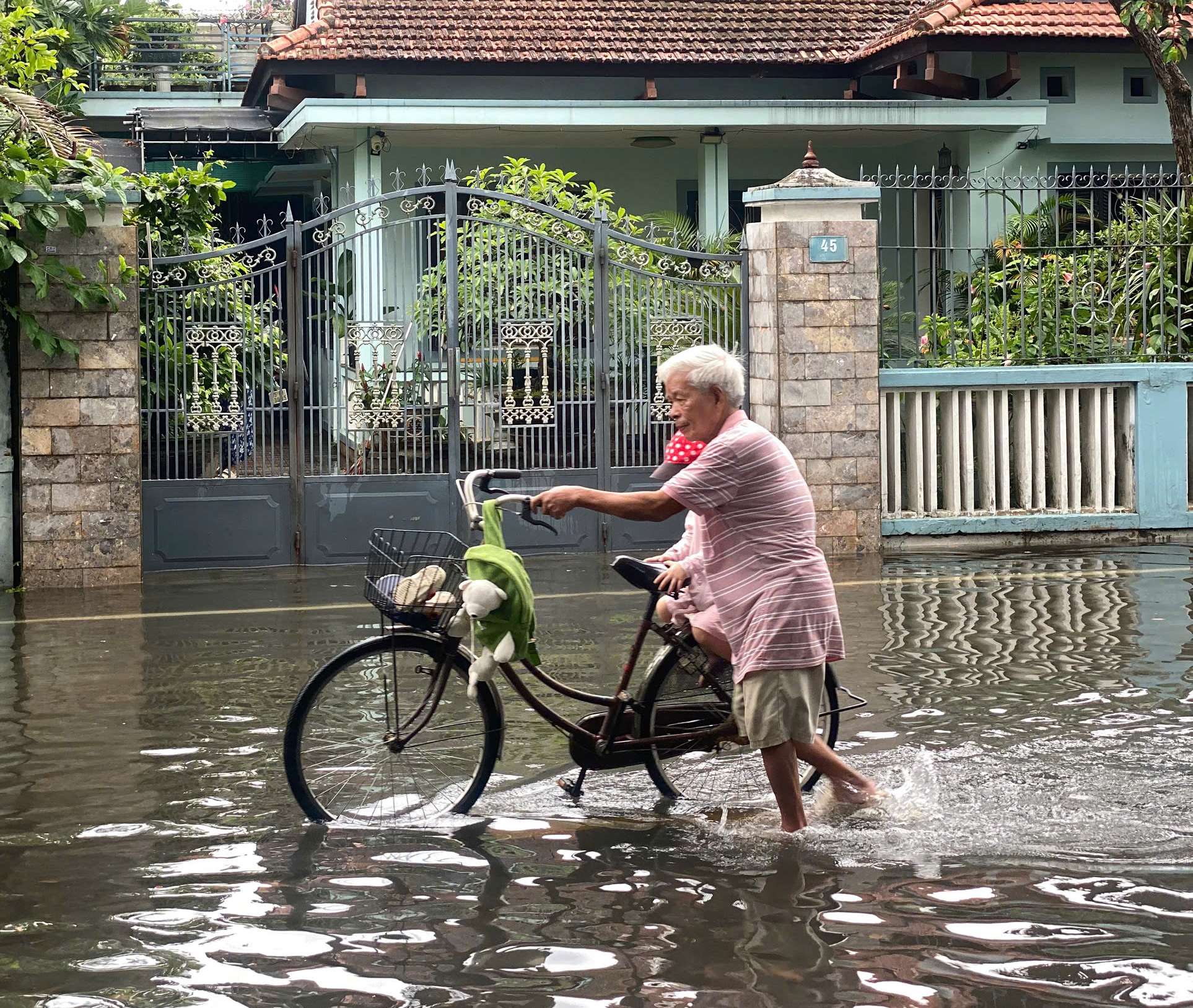 Hình ảnh đường phố Huế "lạ lùng" giữa mùa hè- Ảnh 10.