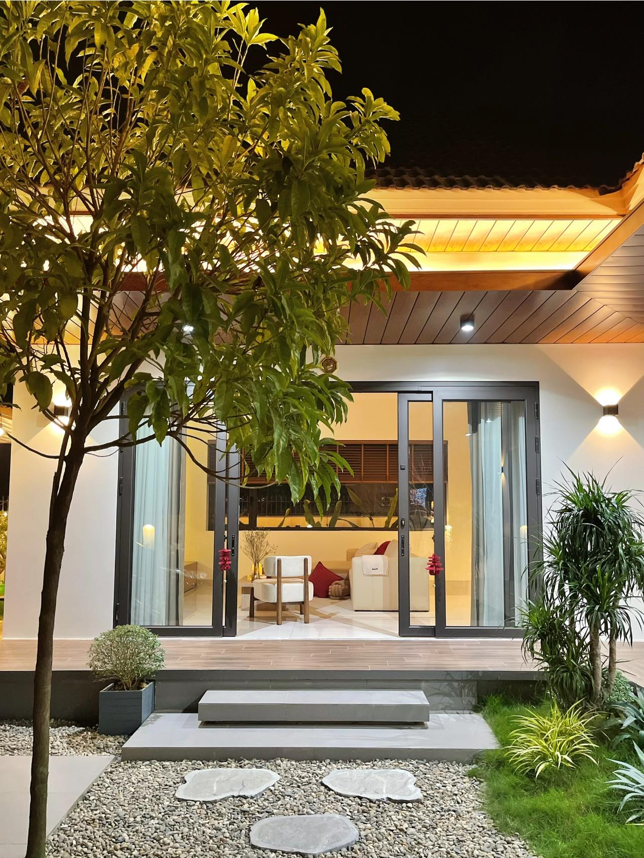 Cặp vợ chồng trẻ xây nhà hướng Tây vẫn mát mẻ nhờ 1 chiêu đơn giản, tổ ấm rộng 300m2 đẹp như resort nghỉ dưỡng lại xuất phát từ một bản mẫu free trên mạng- Ảnh 19. Cặp vợ chồng trẻ xây nhà hướng Tây vẫn mát mẻ nhờ 1 chiêu đơn giản, tổ ấm rộng 300m2 đẹp như resort nghỉ dưỡng lại xuất phát từ một bản mẫu free trên mạng- Ảnh 19.