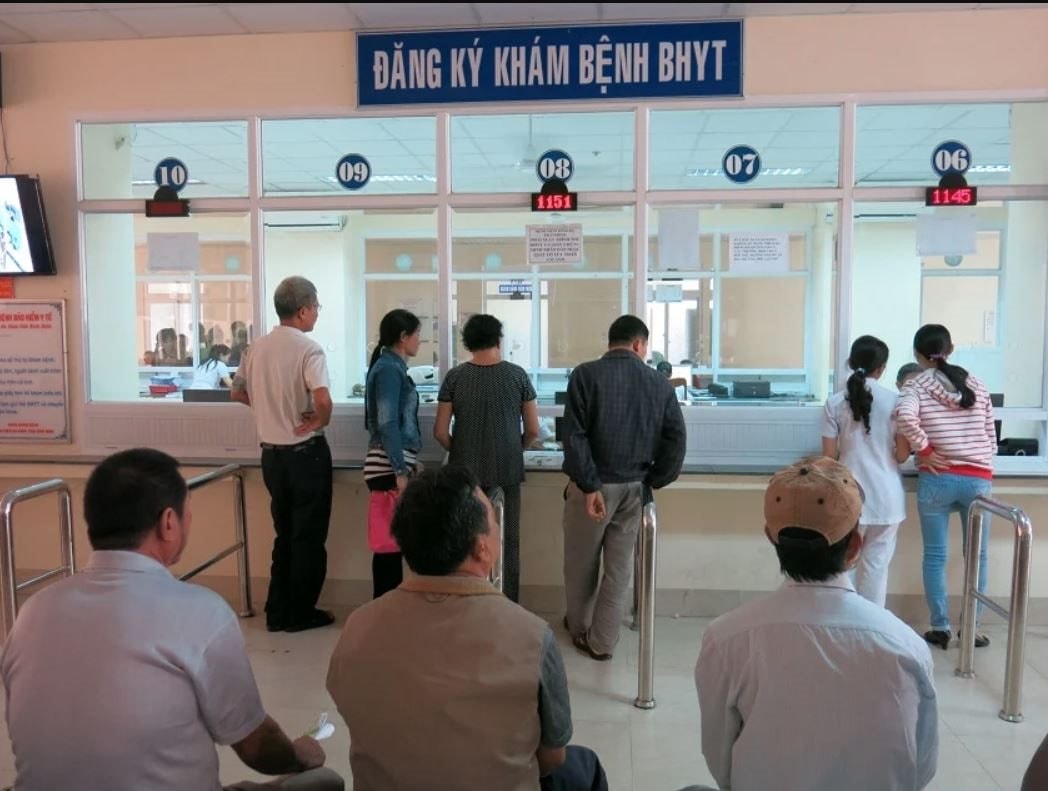 Khám chữa bệnh trái tuyến được hưởng 100% BHYT từ 1/7/2025- Ảnh 1. Khám chữa bệnh trái tuyến được hưởng 100% BHYT từ 1/7/2025- Ảnh 1.