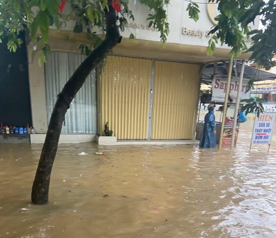 Hình ảnh đường phố Huế "lạ lùng" giữa mùa hè- Ảnh 4.