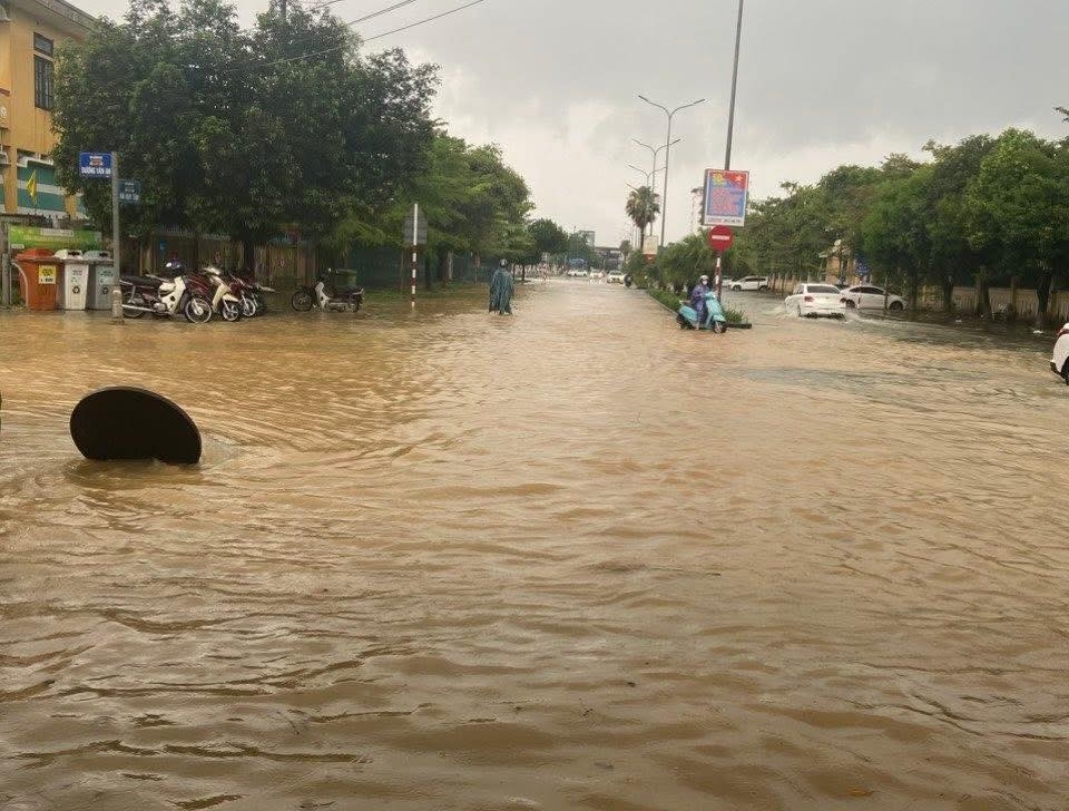 Hình ảnh đường phố Huế "lạ lùng" giữa mùa hè- Ảnh 6.