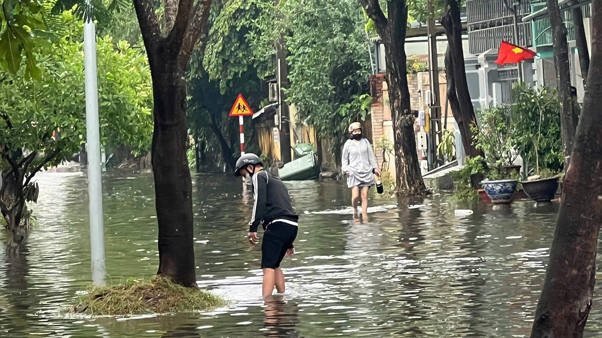 Hình ảnh đường phố Huế "lạ lùng" giữa mùa hè- Ảnh 5.