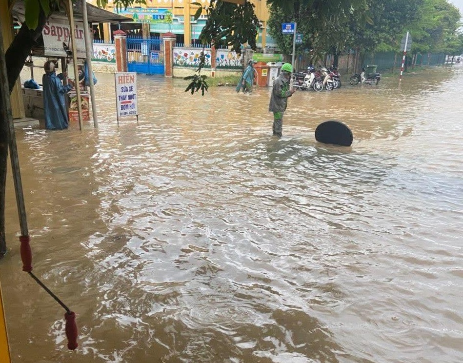 Hình ảnh đường phố Huế "lạ lùng" giữa mùa hè- Ảnh 7.