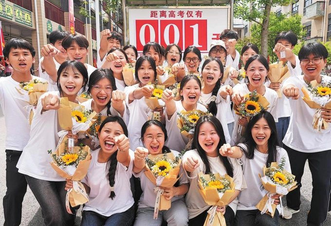 Tuyển sinh đại học Trung Quốc: Bẫy lừa đảo đánh vào tâm lý của phụ huynh, học sinh - Ảnh 1. Tuyển sinh đại học Trung Quốc: Bẫy lừa đảo đánh vào tâm lý của phụ huynh, học sinh - Ảnh 1.