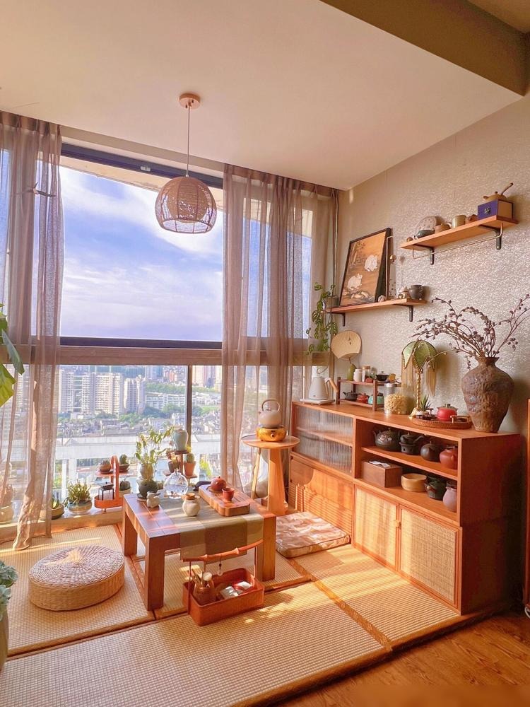 Người phụ nữ biến ban công rộng 4 mét vuông thành phòng trà có view đẹp điên, cảm giác chữa lành quá mạnh mẽ- Ảnh 2.
