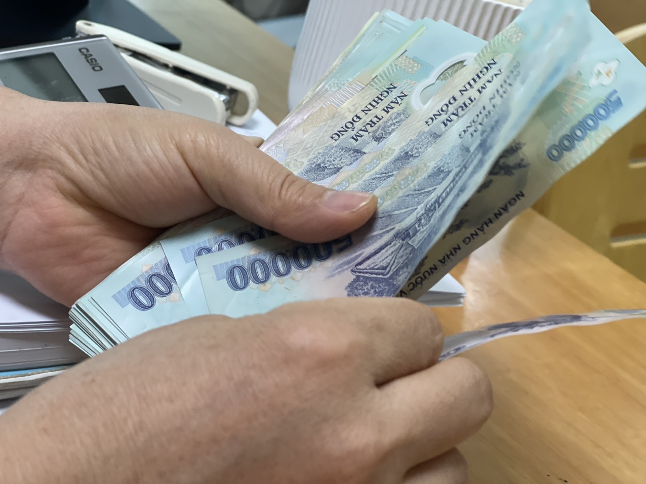 Từ 1/7: Bỏ lương cơ sở thay bằng "mức tham chiếu", hàng loạt chế độ BHXH tăng mạnh, người lao động hưởng lợi thế nào? - Ảnh 1. Từ 1/7: Bỏ lương cơ sở thay bằng "mức tham chiếu", hàng loạt chế độ BHXH tăng mạnh, người lao động hưởng lợi thế nào? - Ảnh 1.