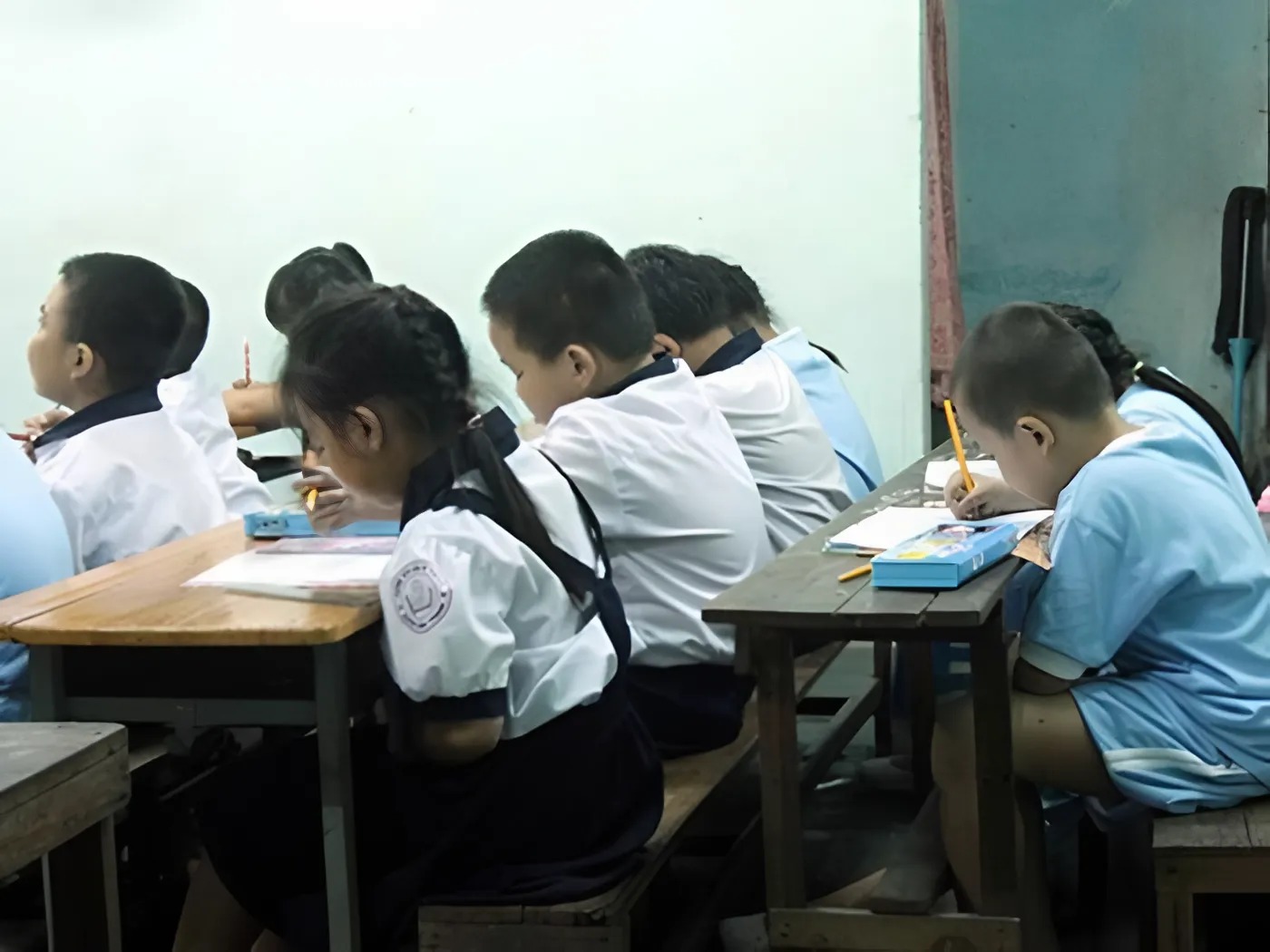 Tôi "hãi" khi đọc bài đăng của 1 phụ huynh Hà Nội: Tự tạo áp lực như này rồi lại đổ lỗi các Bộ/Ban ngành! - Ảnh 2. Tôi "hãi" khi đọc bài đăng của 1 phụ huynh Hà Nội: Tự tạo áp lực như này rồi lại đổ lỗi các Bộ/Ban ngành! - Ảnh 2.