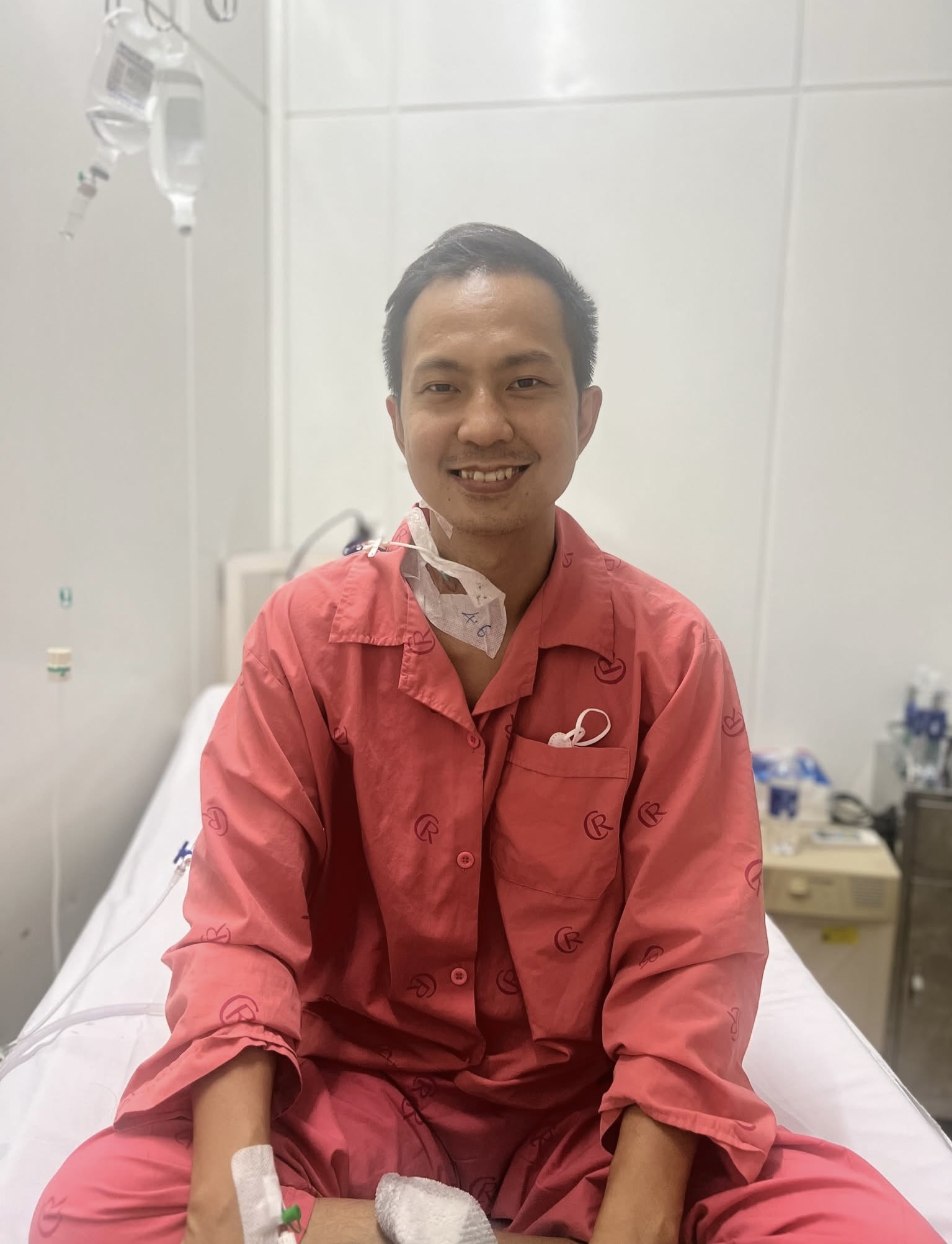 Người đàn ông suy thận mạn giai đoạn cuối, vừa trải qua ghép thận, phải uống thuốc chống thải ghép suốt đời: ‘Đừng chỉ chăm cho ước mơ, mà quên chăm cho quả thận, lá gan…’ - Ảnh 1.