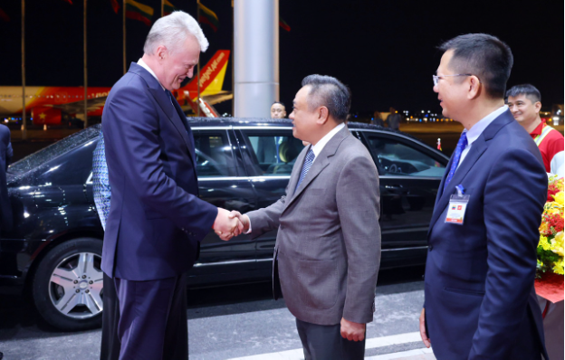 Tổng thống Litva đến Hà Nội trên chuyên cơ Vietjet - Ảnh 5. Tổng thống Litva đến Hà Nội trên chuyên cơ Vietjet - Ảnh 5.