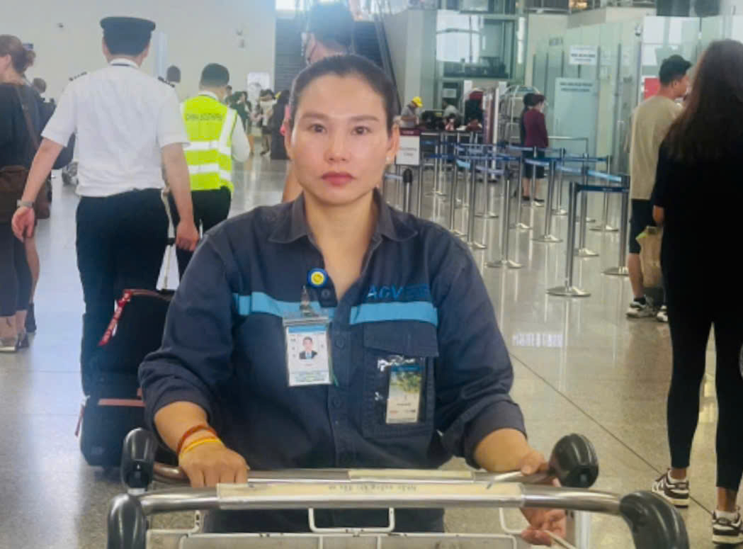 Bọc tiền gần 100 triệu đồng nằm chơ vơ ở sân bay- Ảnh 3.