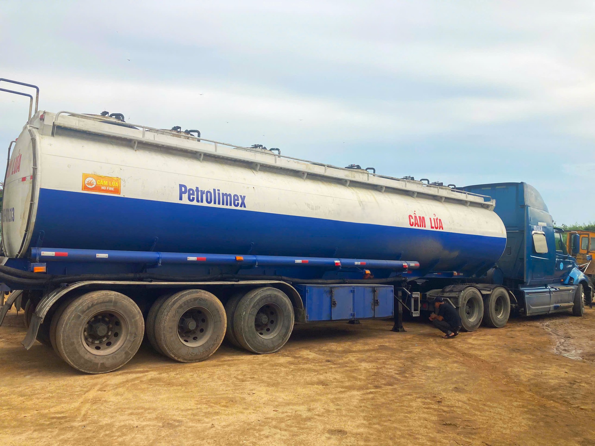 Tạm giữ gần 80 tấn chất lỏng nghi là dầu FO không có hóa đơn, chứng từ - Ảnh 1.