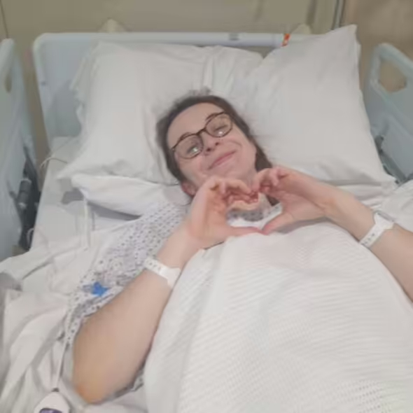 Đang họp thì mờ mắt, không nói được: Cô gái trẻ đưa ra cảnh báo sau khi bị đột quỵ ở tuổi 25 liên quan thuốc tránh thai- Ảnh 1.