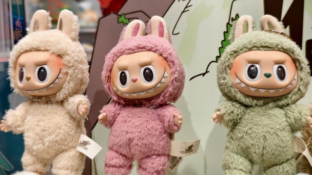 Thật khó tin: Búp bê Labubu được bán với giá đắt ngang một căn nhà ở Hà Nội- Ảnh 1.