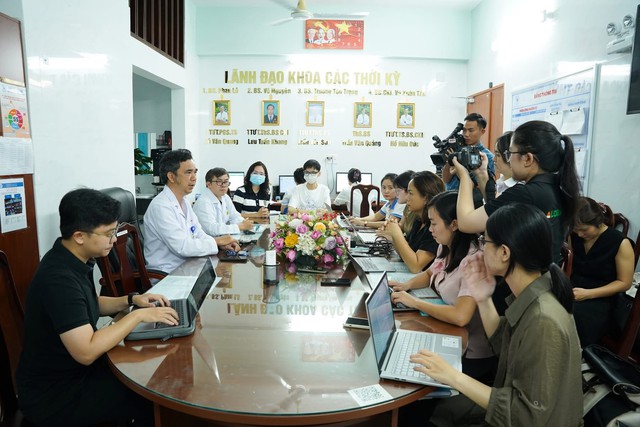 Quang cảnh buổi thông tin báo chí.