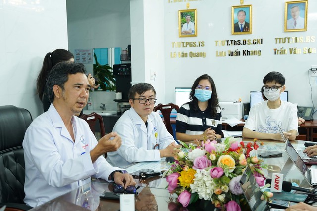 TS.BS. Hồ Hữu Đức - Trưởng Khoa Ngoại Tiêu Hoá - Bệnh Viện Thống Nhất chia sẻ thông tin báo chí.