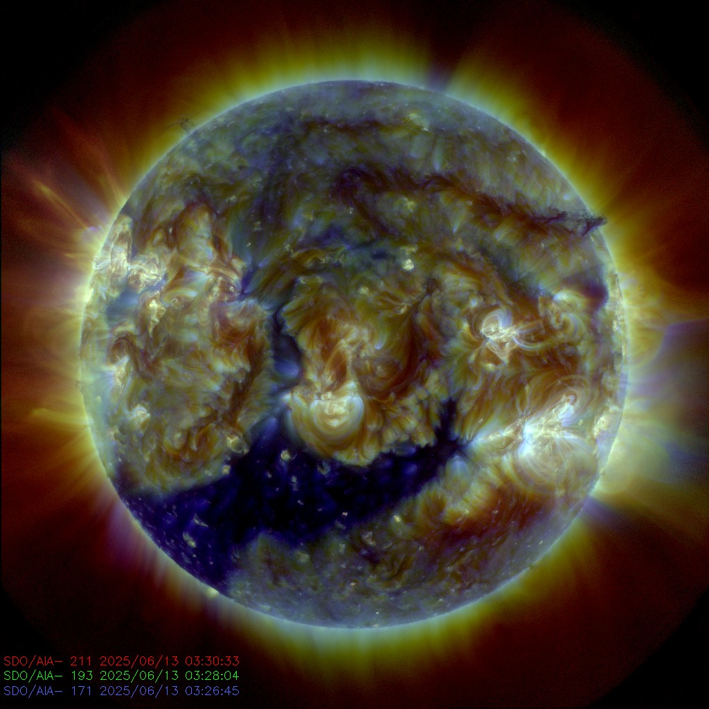 "Họng súng vũ trụ" khổng lồ xuất hiện, ngày 14-6 sẽ tác động đến Trái Đất - Ảnh 1.