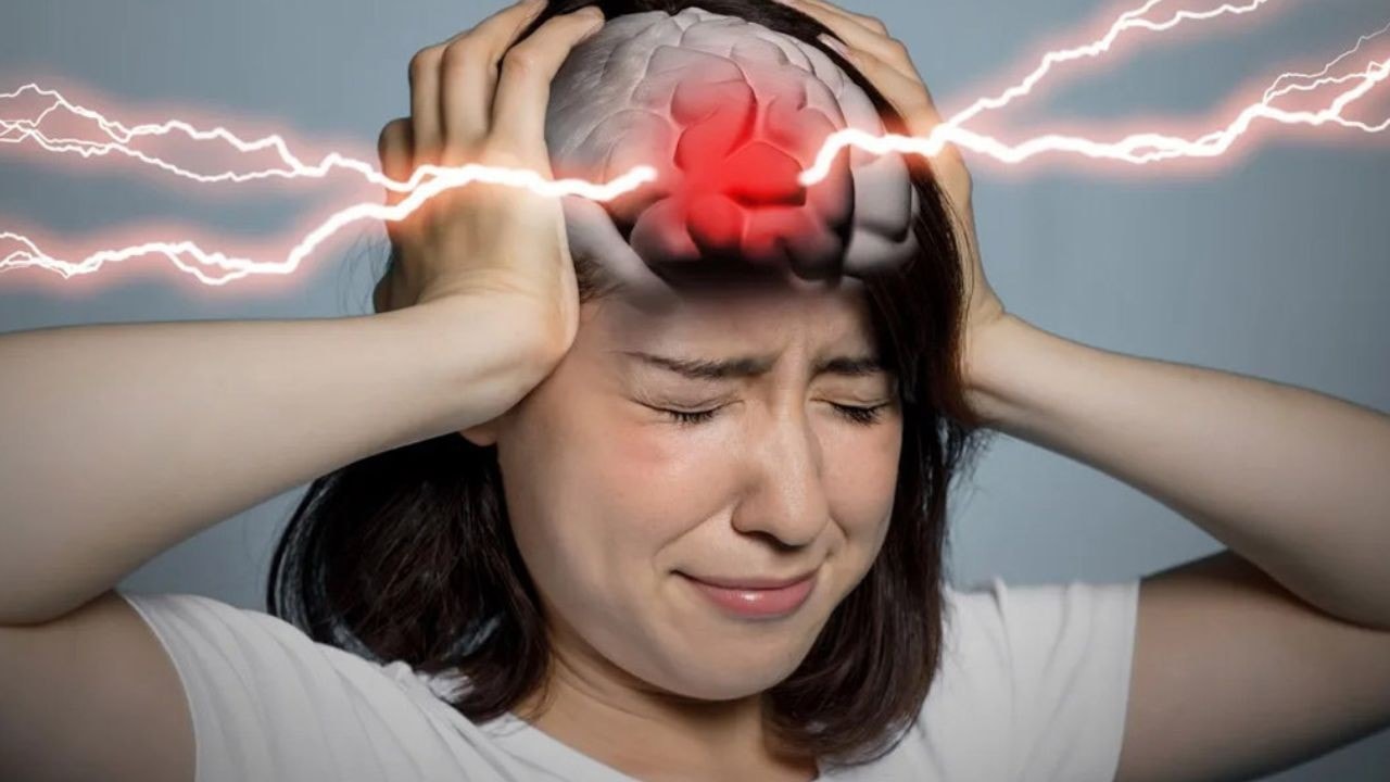 Cô gái 20 tuổi bị ĐỘT QUỴ vì phớt lờ dấu hiệu chóng mặt, buồn ngủ - Lời cảnh tỉnh trong thời tiết hè nắng nóng mà ai cũng cần biết!- Ảnh 2.