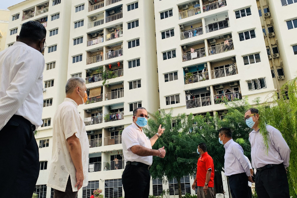 Người đàn ông mua gần 80 căn hộ ở 4 tầng chung cư để cải tạo, hàng trăm hộ dân đồng loạt phản đối: "Chúng tôi báo cảnh sát"- Ảnh 2.