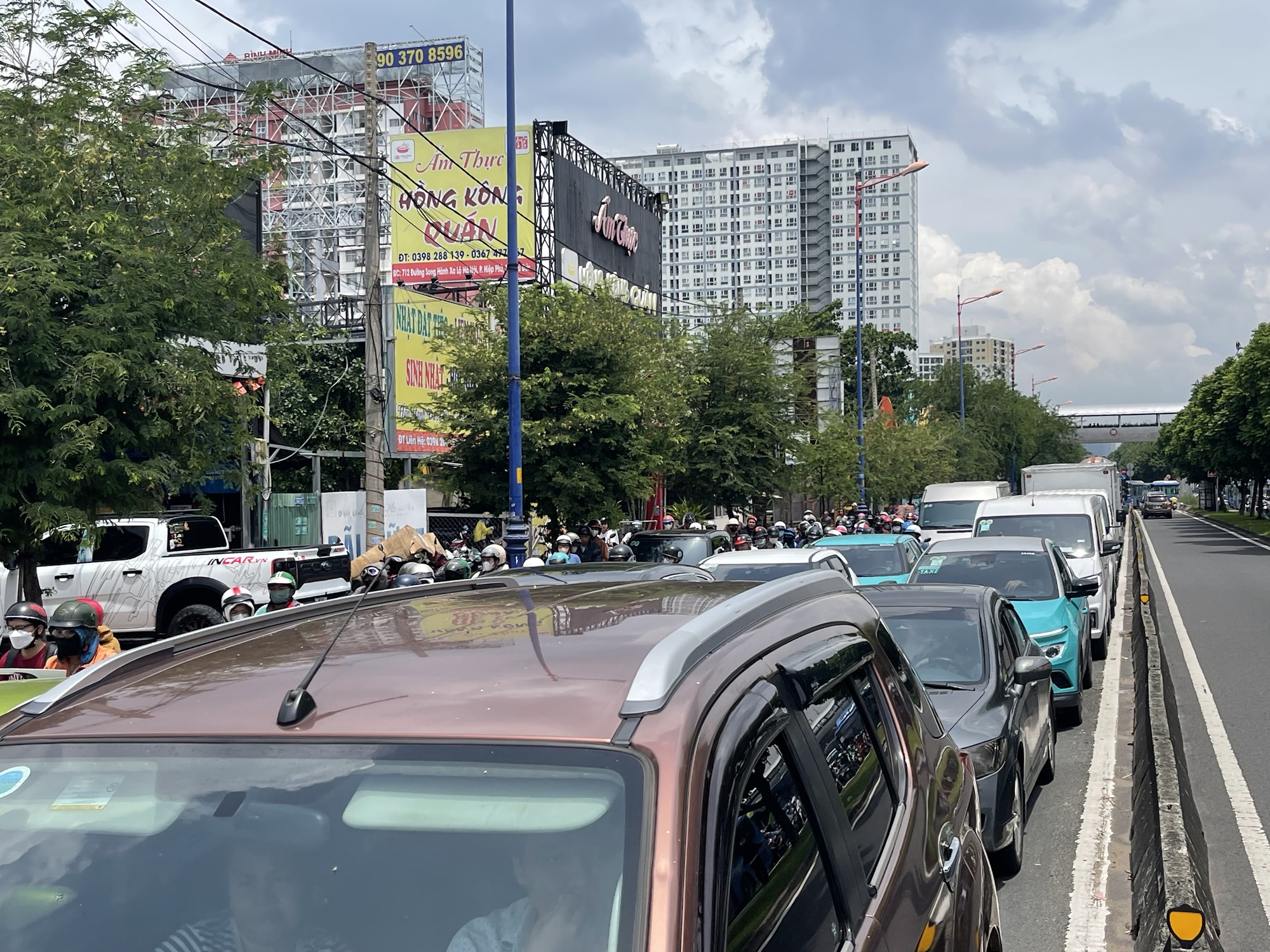 Trưa 14-6, xảy ra ùn ứ giao thông nghiêm trọng ở TP Thủ Đức- Ảnh 7.