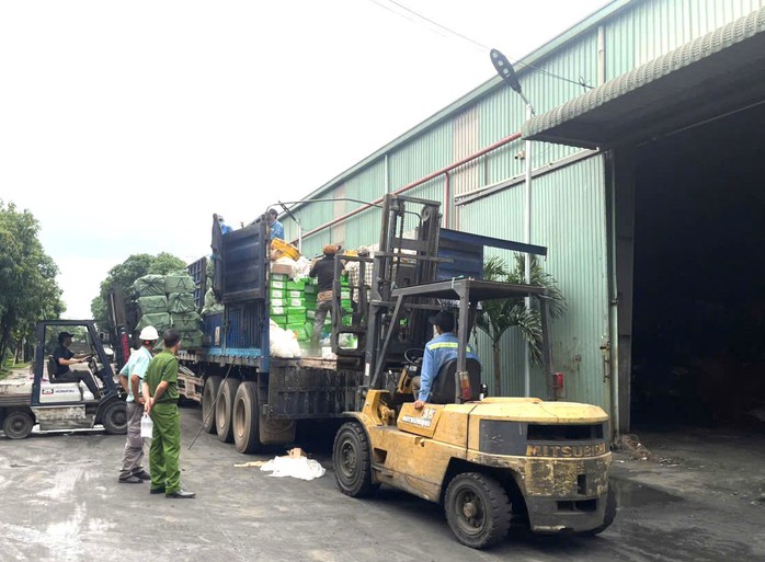 Hình ảnh hơn 30 tấn vú heo, dồi trường, gà ủ muối “bẩn” của một cơ sở kinh doanh- Ảnh 4.