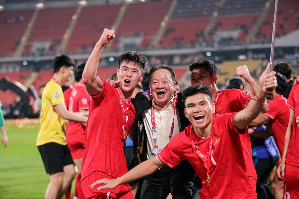 Những ông bố "đỉnh nóc kịch trần" gây dựng nên nền tảng "khủng" từ hai bàn tay trắng, tạo ra cả một thế hệ kế thừa tài năng khiến người ta ngưỡng mộ- Ảnh 14.