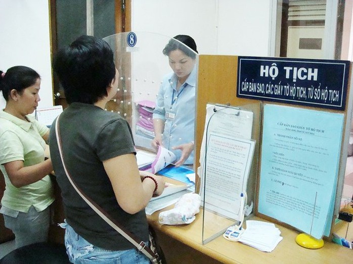 Từ 1-7, người dân được làm thủ tục khai sinh, kết hôn tại xã đang ở hoặc xã khác- Ảnh 1.