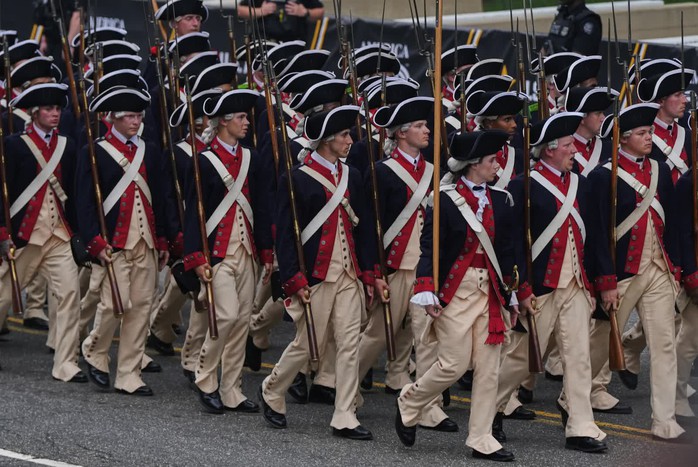 Mỹ duyệt binh rầm rộ bất chấp thời tiết xấu- Ảnh 9.