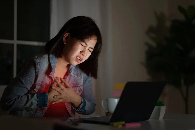 ‘BÓNG MA ĐỘT QUỴ’ rình rập độ tuổi 20, bác sĩ ngao ngán: 3 ‘niềm vui’ này đã khiến người trẻ phải nuốt trái đắng!