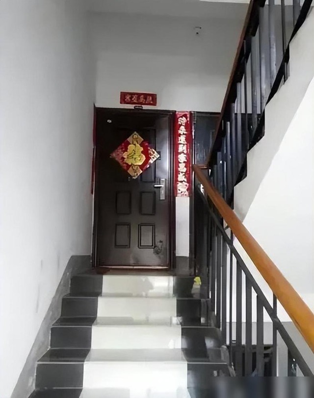 Bó tay khi để cửa ra vào đối diện 5 thứ này: Chặn không còn tí tài lộc nào của gia chủ- Ảnh 3.